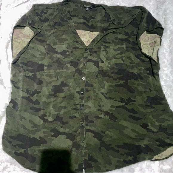 Torrid green camo short sleeve top size 4X - Picture 2 of 5